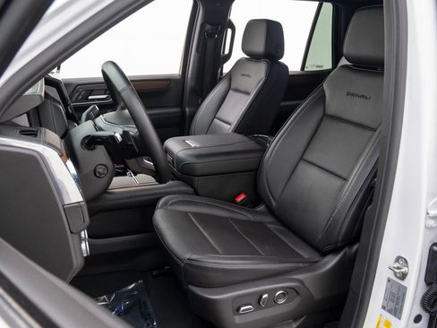 Used 2025 GMC Yukon Denali image 15
