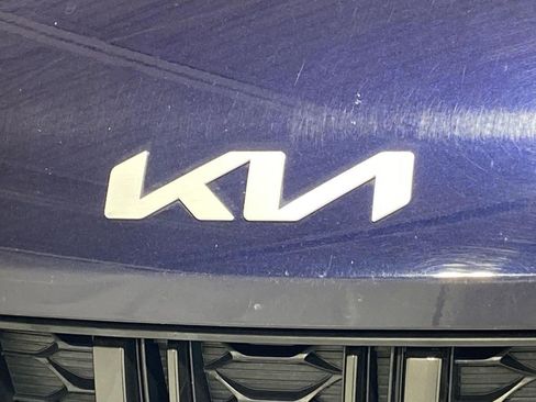 Used 2024 Kia Carnival LX FWD image 28
