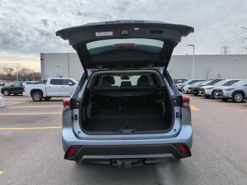 Used 2022 Toyota Highlander XLE image 14