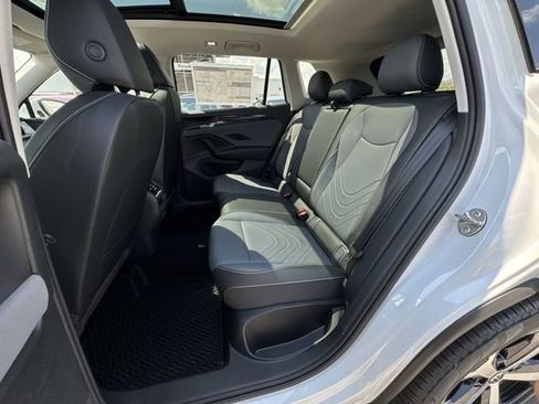 New 2026 Volkswagen Tiguan SE FWD image 24