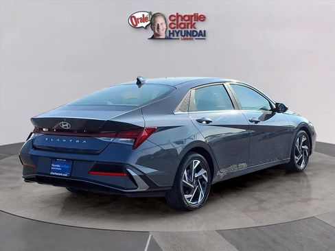 Used 2024 Hyundai Elantra SEL w/ Convenience Package image 5