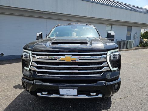 Used 2024 Chevrolet Silverado 2500 High Country w/ Technology Package AWD/4WD image 6