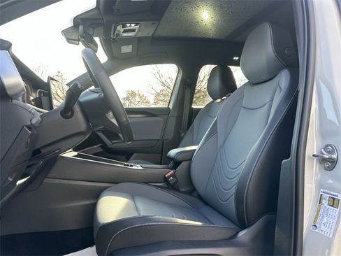 New 2025 Volkswagen Tiguan SE R-Line image 12