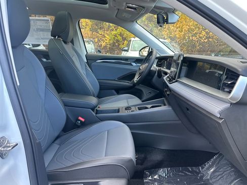 New 2026 Volkswagen Tiguan SE image 16