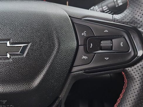 Used 2025 Chevrolet Trax RS FWD image 33