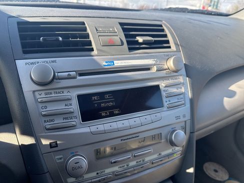 Used 2010 Toyota Camry XLE image 19