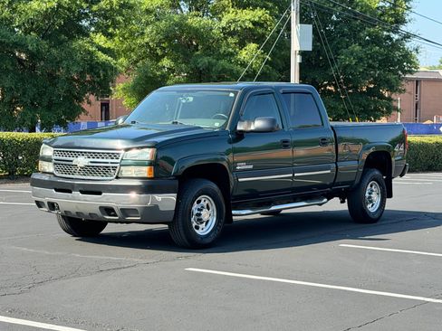 Used 2005 Chevrolet Silverado 2500 LS w/ Heavy-Duty Power Package AWD/4WD image 1