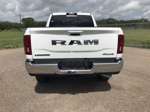 New 2025 RAM 2500 Laramie AWD/4WD image 9