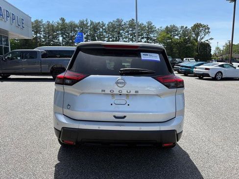 Used 2025 Nissan Rogue SV FWD image 4