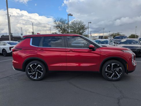 Used 2024 Mitsubishi Outlander SE image 6