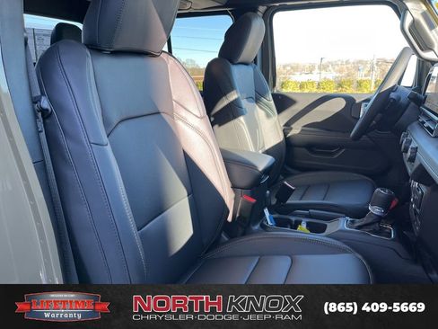 New 2026 Jeep Gladiator Sport AWD/4WD image 27