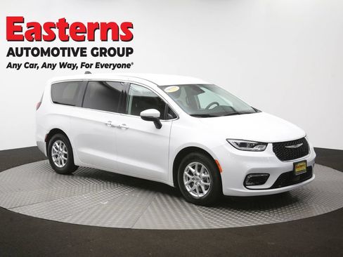 Used 2023 Chrysler Pacifica Touring-L FWD image 50