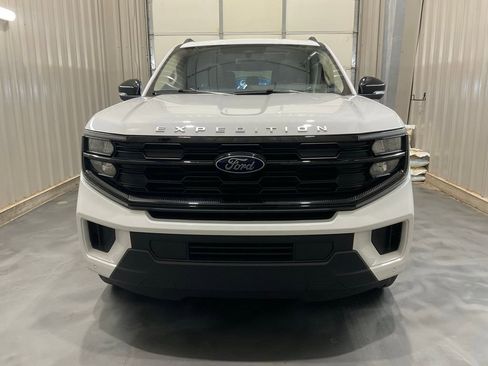 Used 2025 Ford Expedition Max Active RWD image 2