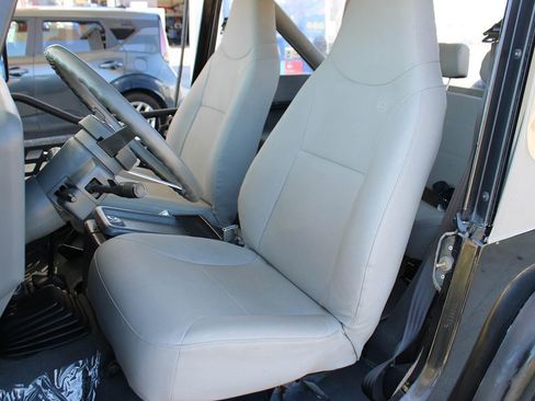 Used 1990 Jeep Wrangler S image 17