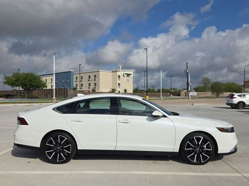 Used 2025 Honda Accord Touring image 2
