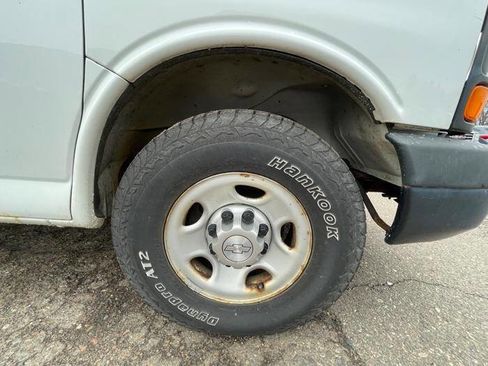 Used 2016 Chevrolet Express 2500 image 19