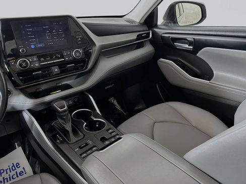 Used 2023 Toyota Highlander XLE image 23