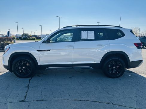 Used 2024 Volkswagen Atlas Peak Edition SEL image 4