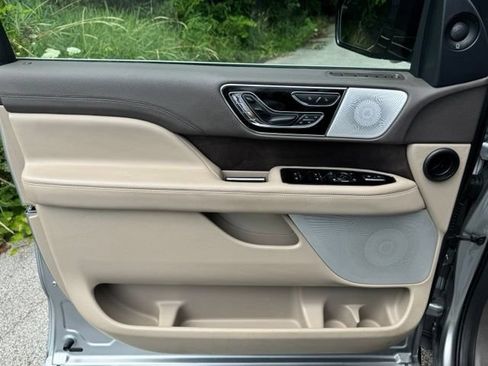 Used 2023 Lincoln Navigator Reserve AWD/4WD image 8