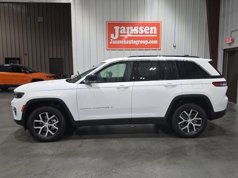 Used 2024 Jeep Grand Cherokee Limited image 2