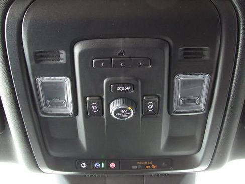 Used 2024 Cadillac Escalade ESV Luxury AWD/4WD image 30