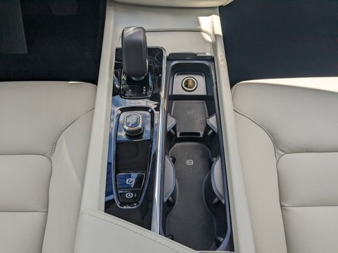 New 2025 Volvo XC60 T8 Core image 20