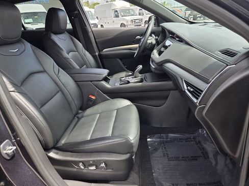 Used 2023 Cadillac XT4 Premium Luxury FWD image 19