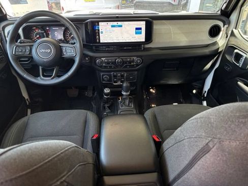 Used 2025 Jeep Wrangler Unlimited Sport AWD/4WD image 14