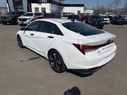 Used 2023 Hyundai Elantra SEL w/ Convenience Package image 3