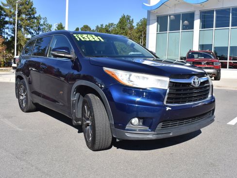 Used 2016 Toyota Highlander XLE image 3