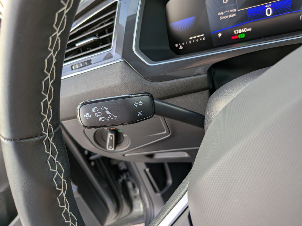 Certified 2023 Volkswagen Tiguan SE FWD image 28