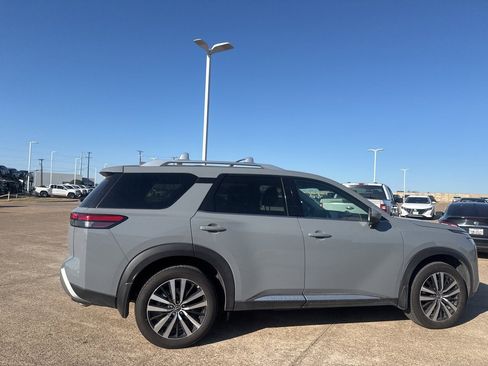 Certified 2025 Nissan Pathfinder Platinum image 25