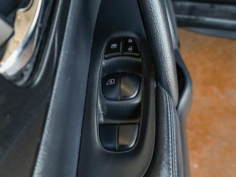 Used 2018 Nissan Rogue SV image 24