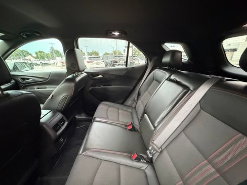Used 2022 Chevrolet Equinox RS w/ Infotainment Package FWD image 5