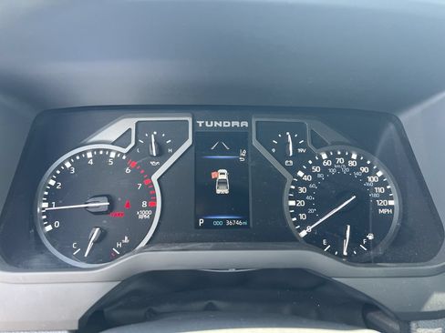 Used 2022 Toyota Tundra SR5 w/ SR5 Convenience Package AWD/4WD image 21