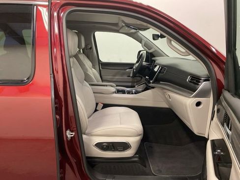 Used 2024 Jeep Wagoneer Series II w/ Convenience Group I AWD/4WD image 29