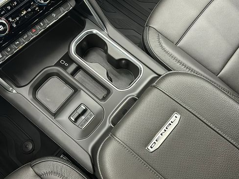 Used 2025 GMC Sierra 3500 Denali image 28