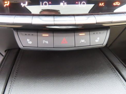 Used 2024 Cadillac XT4 Premium Luxury w/ Cold Weather Package image 29