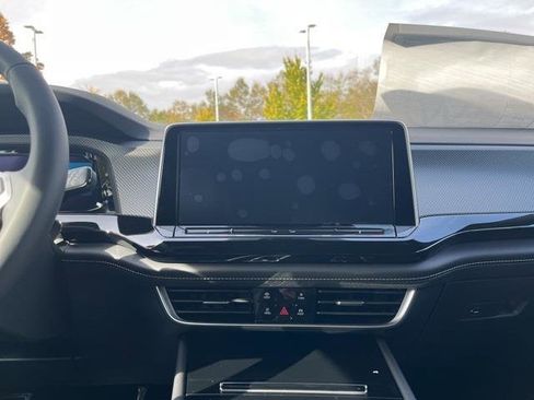 Certified 2025 Volkswagen Atlas Cross Sport SEL R-Line image 26