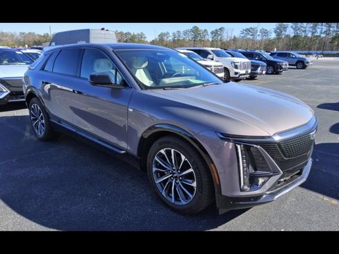 Used 2024 Cadillac Lyriq Sport RWD image 2