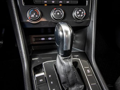 Certified 2020 Volkswagen Tiguan S image 32