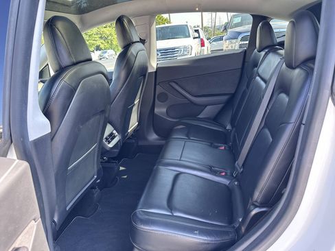 Used 2021 Tesla Model Y Long Range AWD/4WD image 16