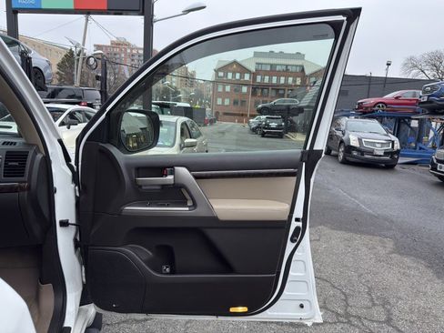 Used 2011 Toyota Land Cruiser image 14