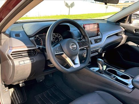 Used 2024 Nissan Altima 2.5 SV image 17