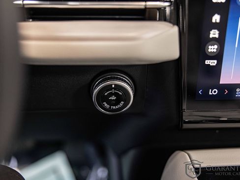 Used 2025 Lincoln Navigator Reserve image 28