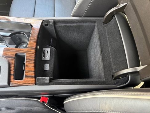 Used 2021 Cadillac Escalade Premium Luxury image 44