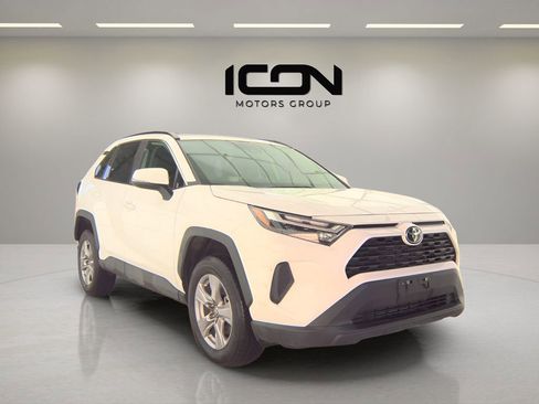 Used 2025 Toyota RAV4 XLE w/ Weather Package image 4