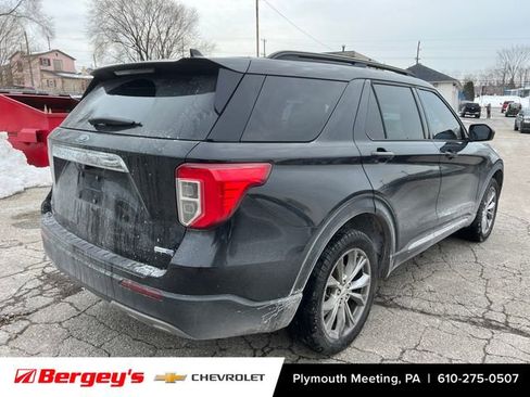 Used 2020 Ford Explorer XLT w/ Equipment Group 202A image 2