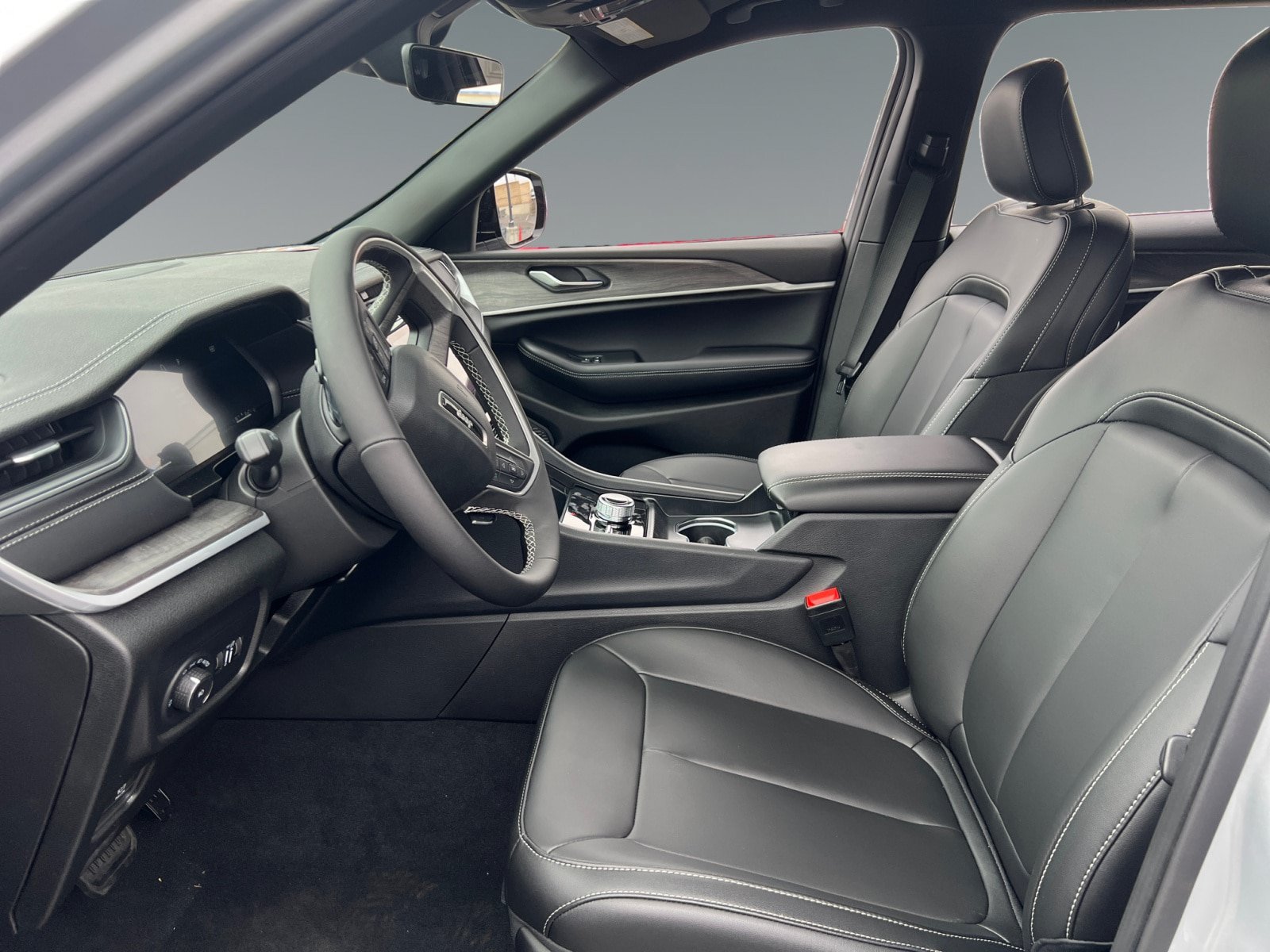 Used 2025 Jeep Grand Cherokee L Limited AWD/4WD image 9