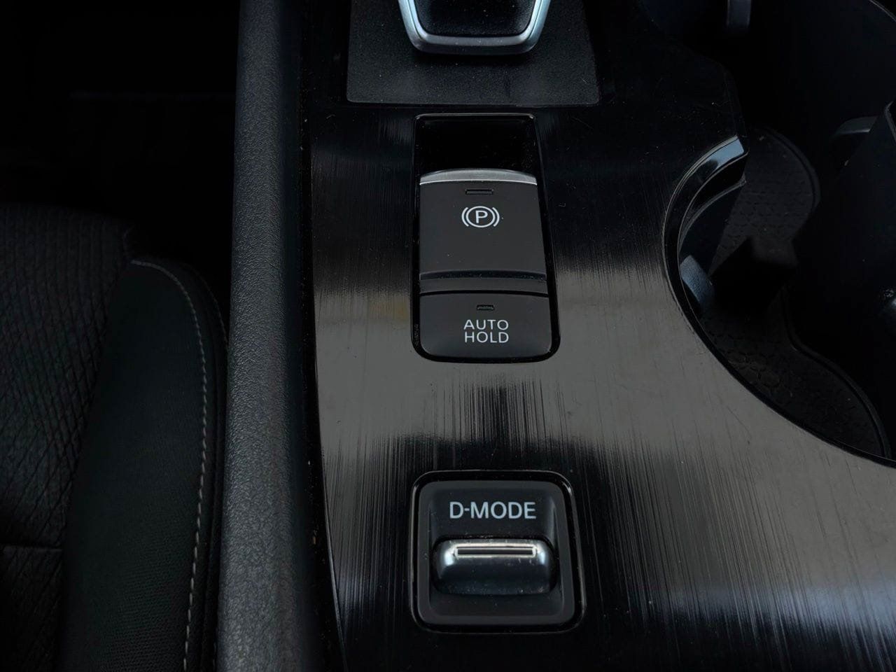 Used 2025 Nissan Rogue SV FWD image 25